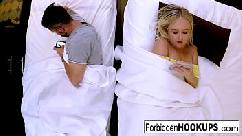 Rubia sexy se folla a su hermanastro cachondo